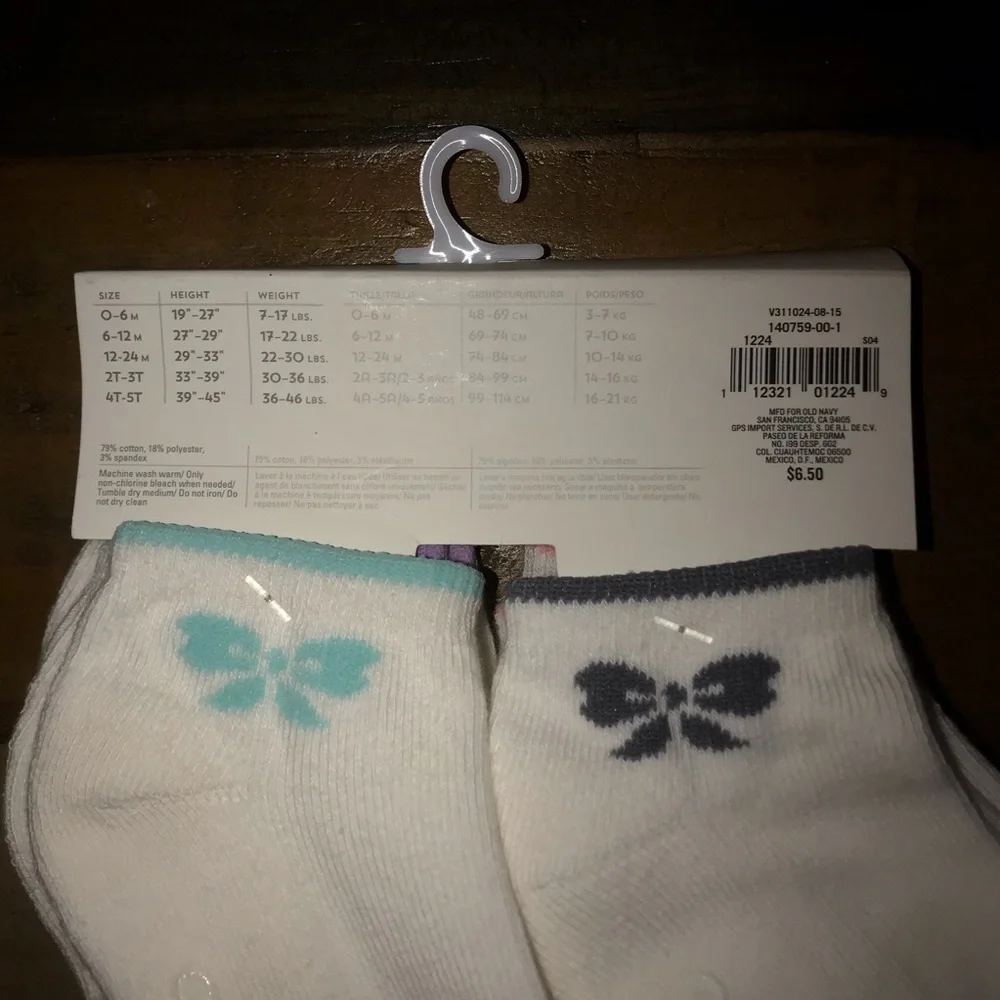 Old Navy Girls 4 Pairs Baby Non-Skid Socks 12-24 Months NWT